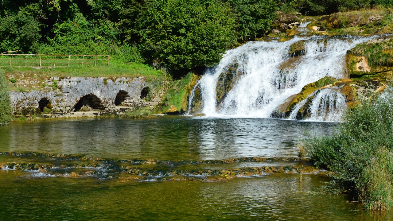 Quel est le rôle des nappes phréatiques dans le cycle de l'eau
